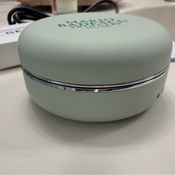 Mario Badescu Red Light + EMS Under Eye Patches - White and Red - Picture 4 of 4